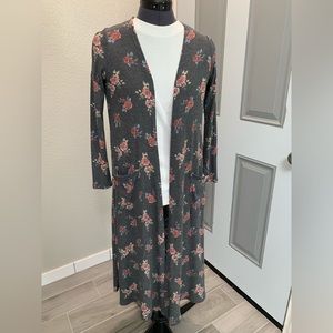 LulaRoe duster, XS, grey with rose pattern